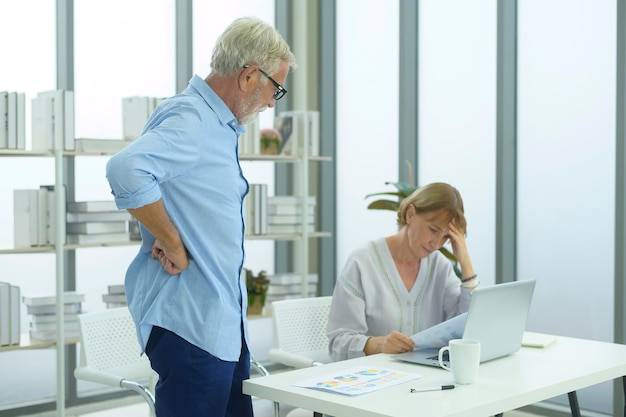 Jakie objawy daje kręgosłup piersiowy i kiedy warto zwrócić na nie uwagę?